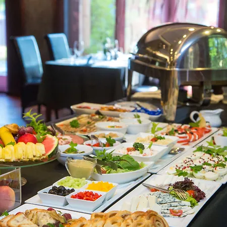 מלון Farmona Business & 3*