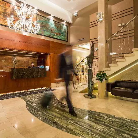 Farmona Business & 3* Krasków